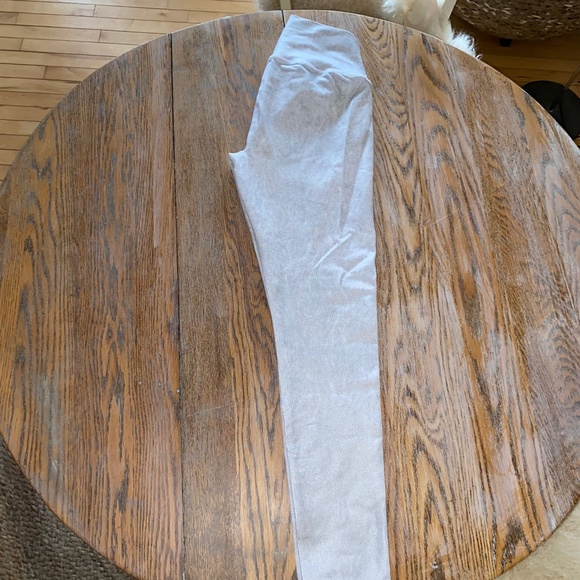 ALO gray 81 nylon,19 spand. metallic print legging - Picture 6 of 7